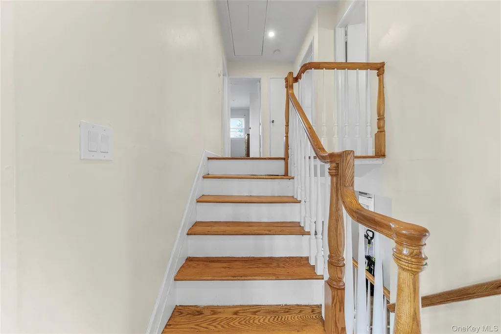 16 Cumberland Road Jericho NY 11753