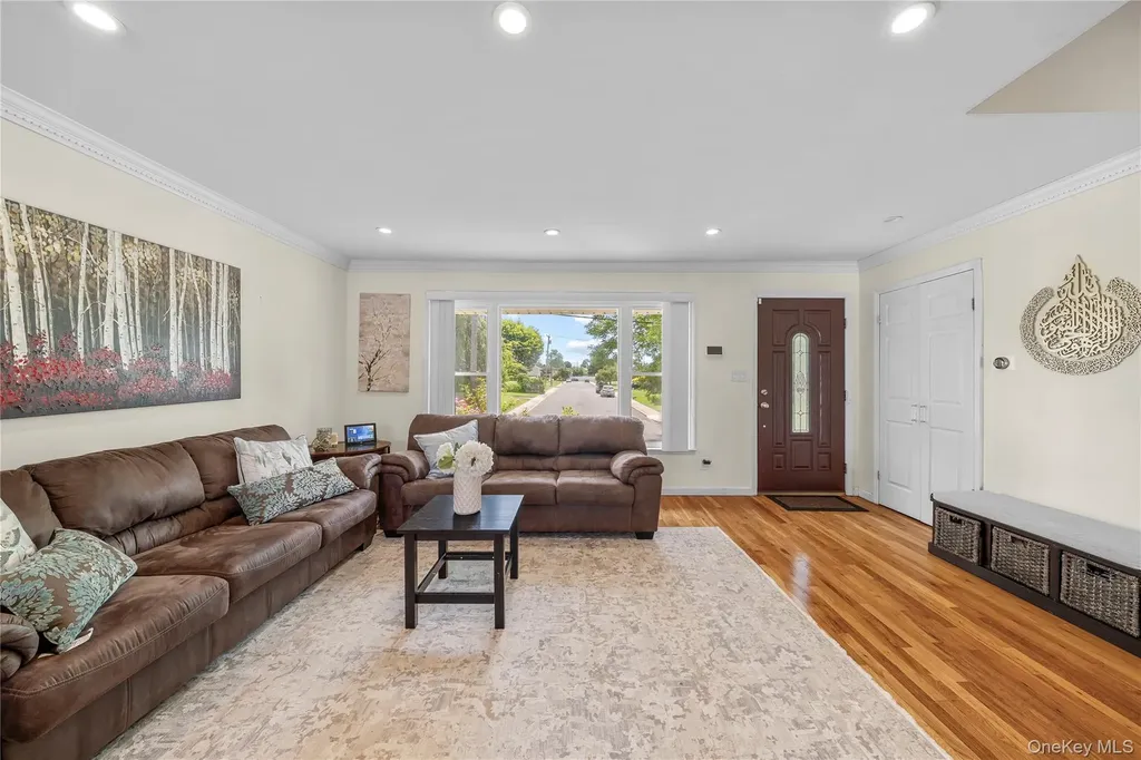 16 Cumberland Road Jericho NY 11753