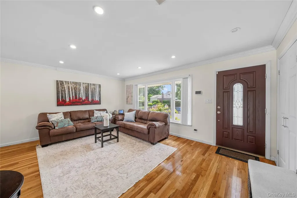 16 Cumberland Road Jericho NY 11753