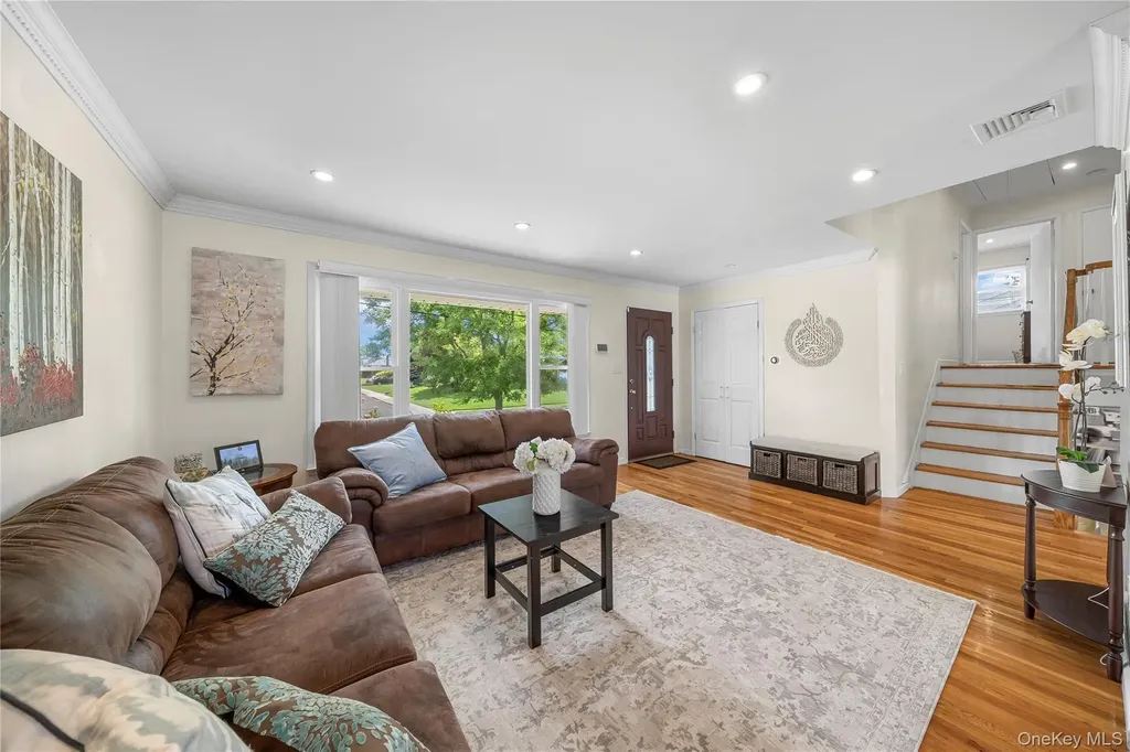 16 Cumberland Road Jericho NY 11753