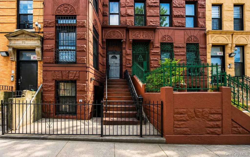 262 Vernon Avenue Brooklyn NY 11206