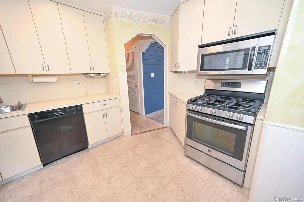 360 Grand Avenue West Hempstead NY 11552