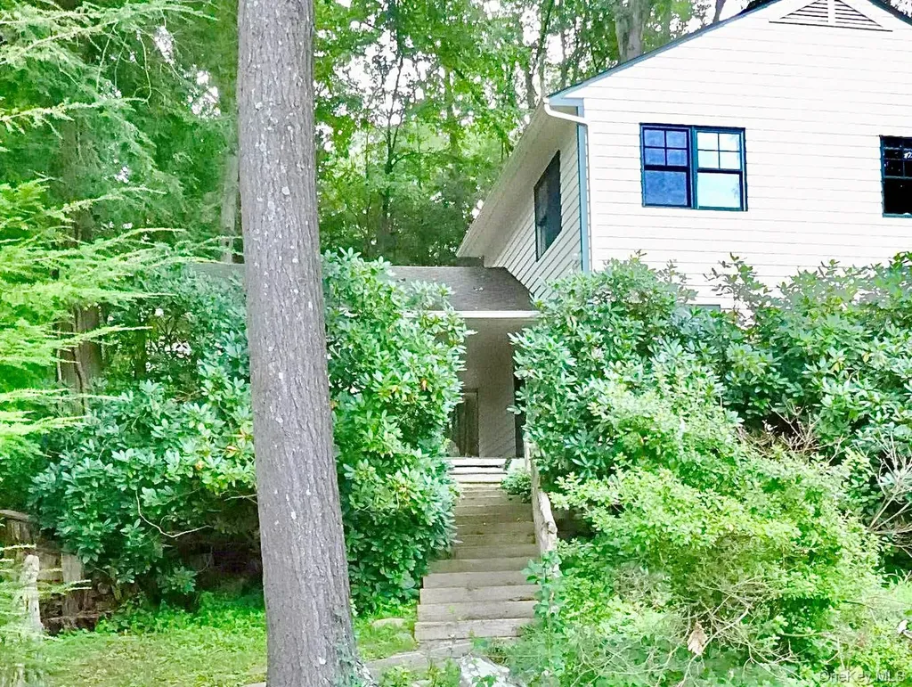56 Twin Lakes Road South Salem NY 10590