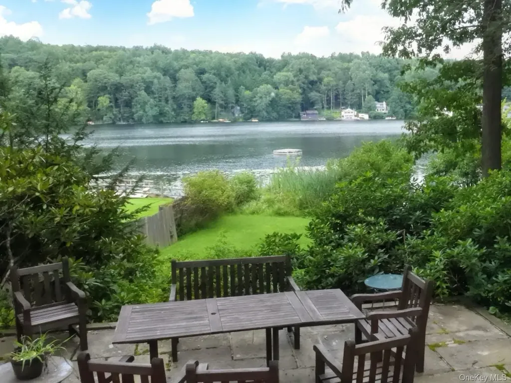 56 Twin Lakes Road South Salem NY 10590