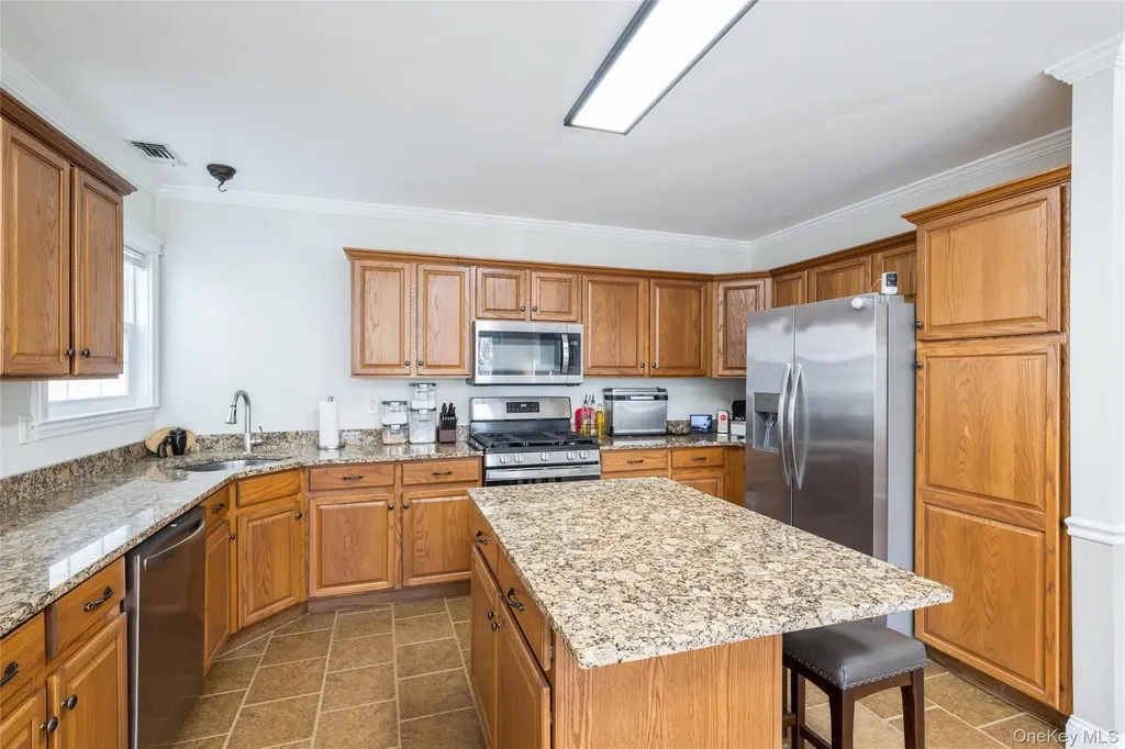 8 Jennifer Lane Middle Island NY 11953