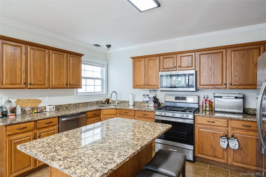 8 Jennifer Lane Middle Island NY 11953