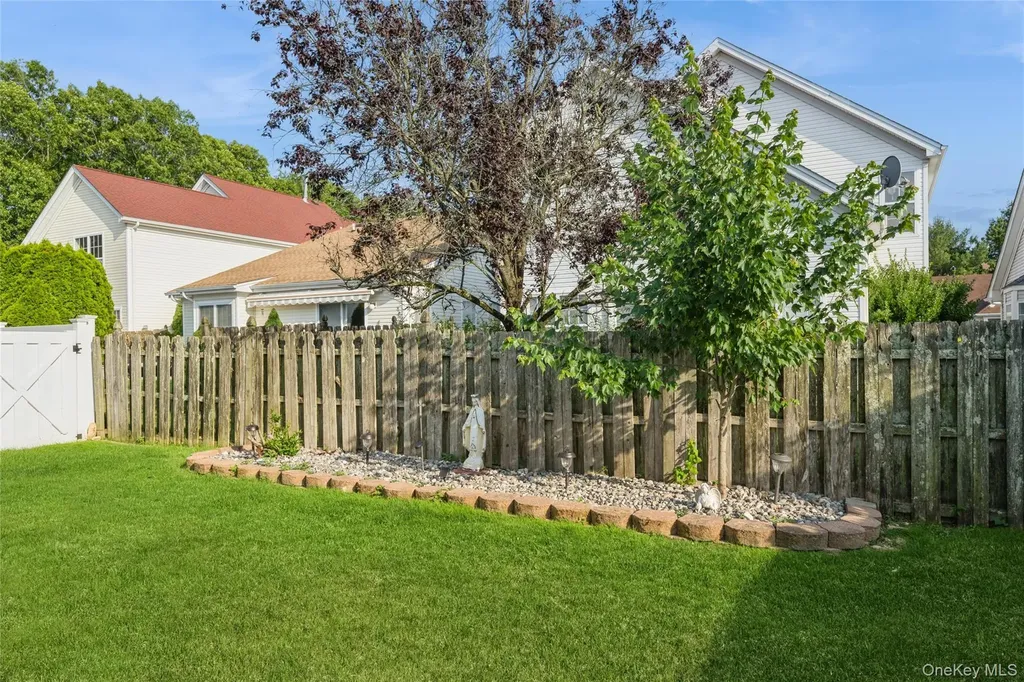 8 Jennifer Lane Middle Island NY 11953