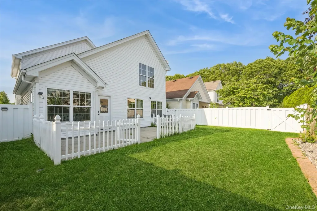 8 Jennifer Lane Middle Island NY 11953