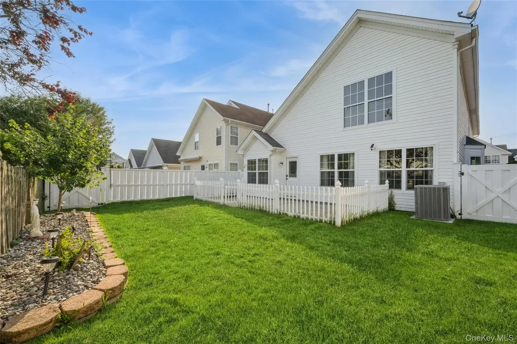 8 Jennifer Lane Middle Island NY 11953