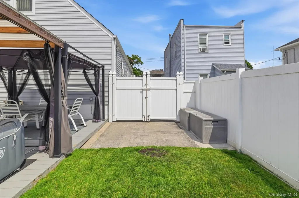 64 Lehrer Avenue Elmont NY 11003