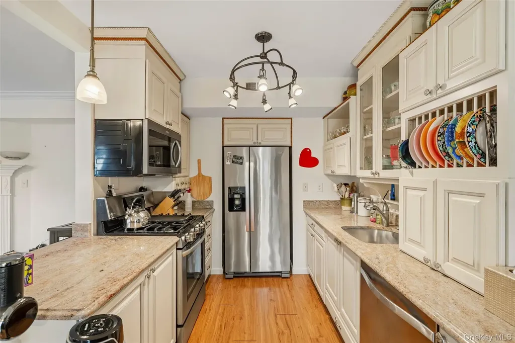 2119 Whispering Hills Chester NY 10918