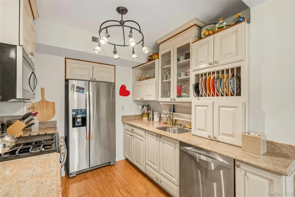 2119 Whispering Hills Chester NY 10918