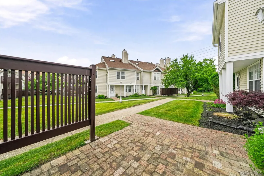 2119 Whispering Hills Chester NY 10918