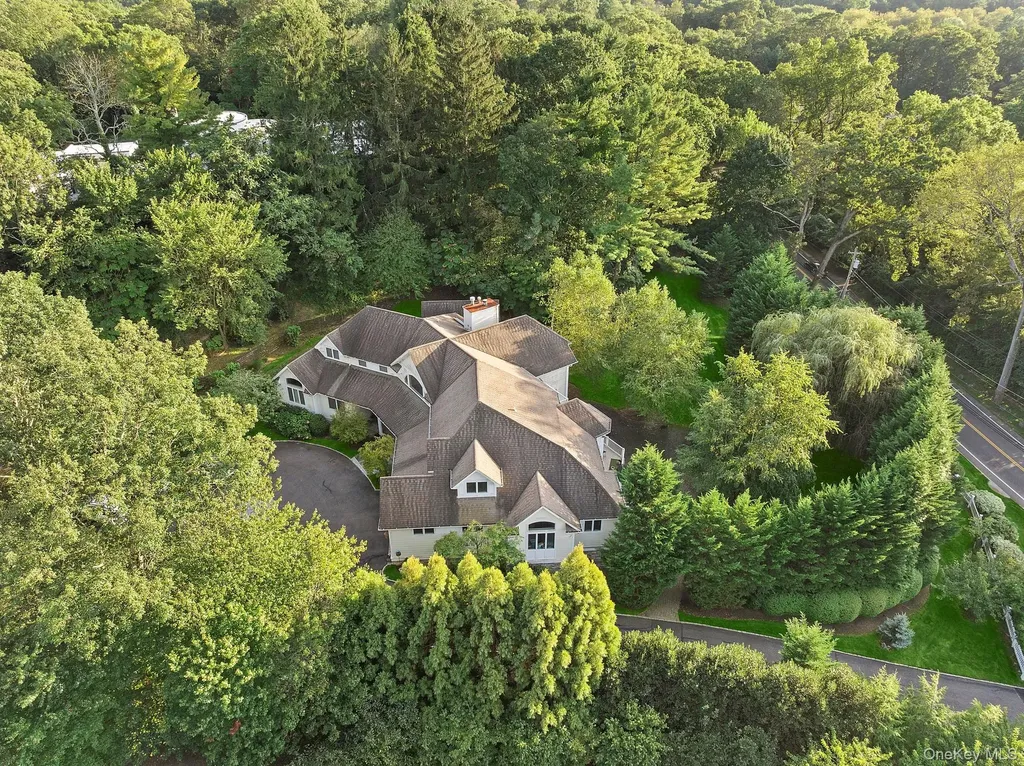 144 Round Swamp Road West Hills NY 11743