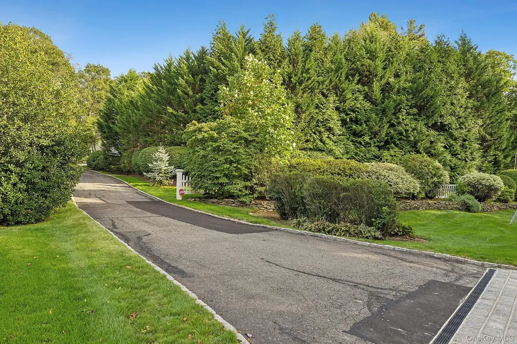144 Round Swamp Road West Hills NY 11743