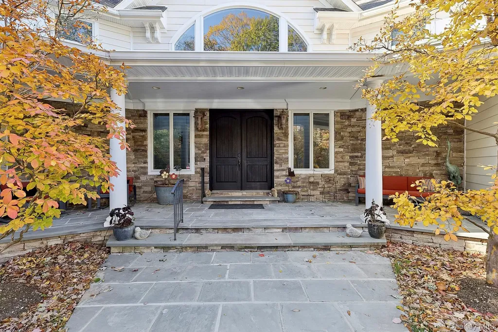 144 Round Swamp Road West Hills NY 11743