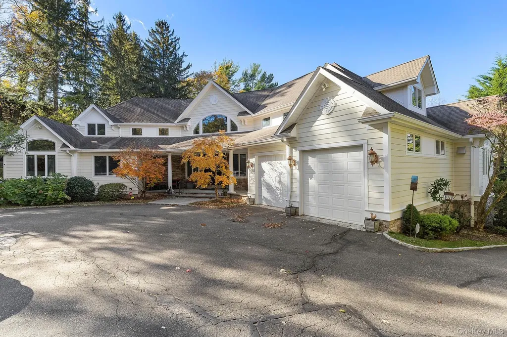 144 Round Swamp Road West Hills NY 11743