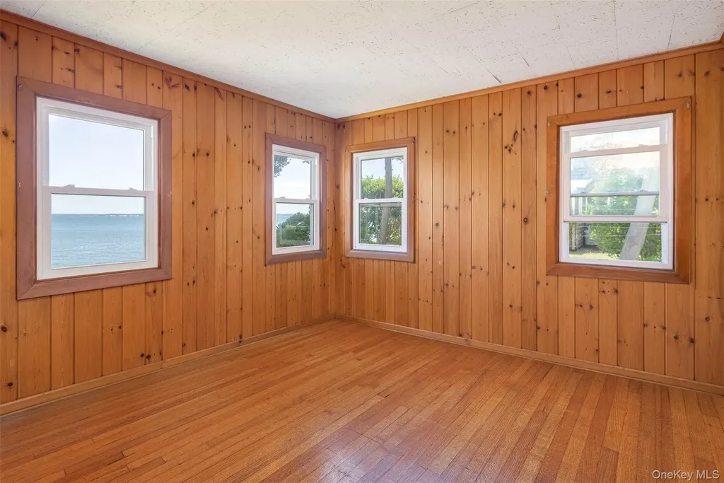 300 Terry Path Mattituck NY 11952
