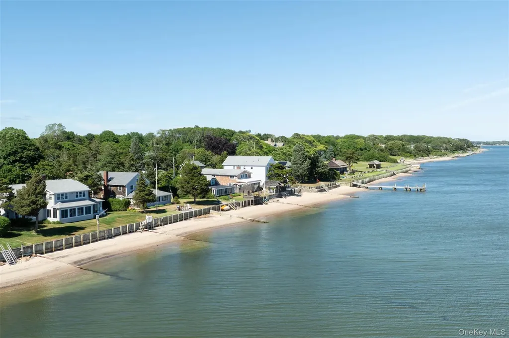 300 Terry Path Mattituck NY 11952