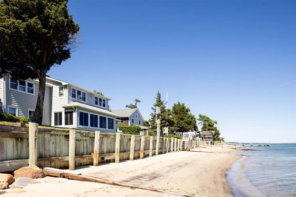300 Terry Path Mattituck NY 11952