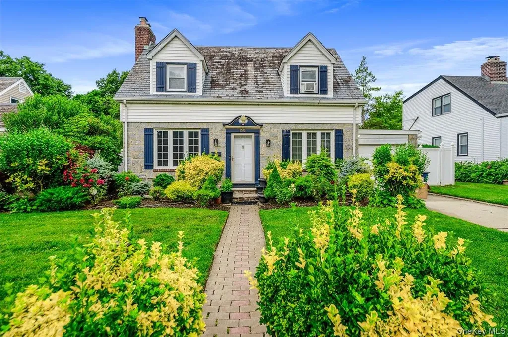 295 Maryland Avenue Freeport NY 11520