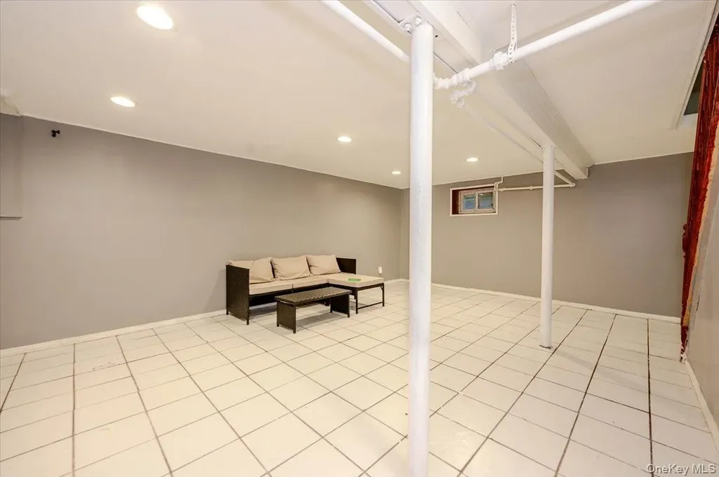 295 Maryland Avenue Freeport NY 11520