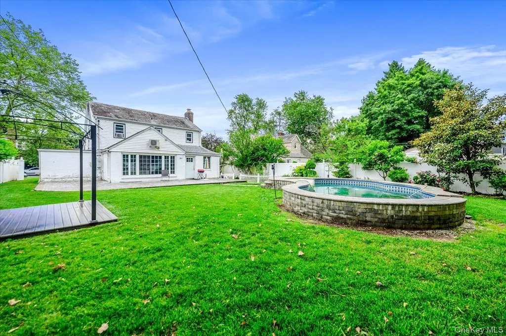 295 Maryland Avenue Freeport NY 11520