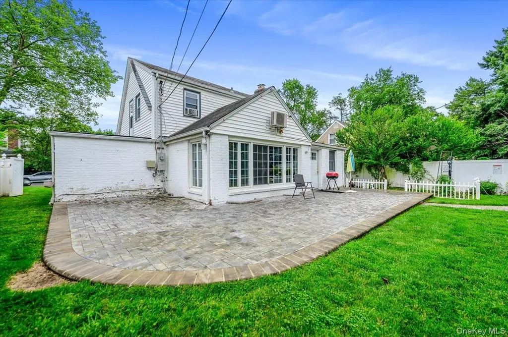 295 Maryland Avenue Freeport NY 11520