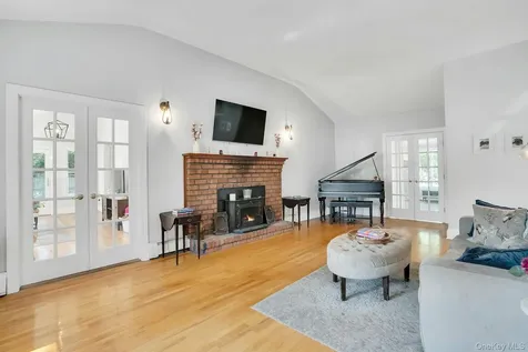 30 Sarina Drive Commack NY 11725