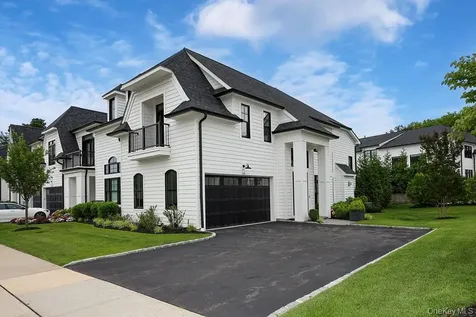115 Three Ponds Lane E Woodbury NY 11797