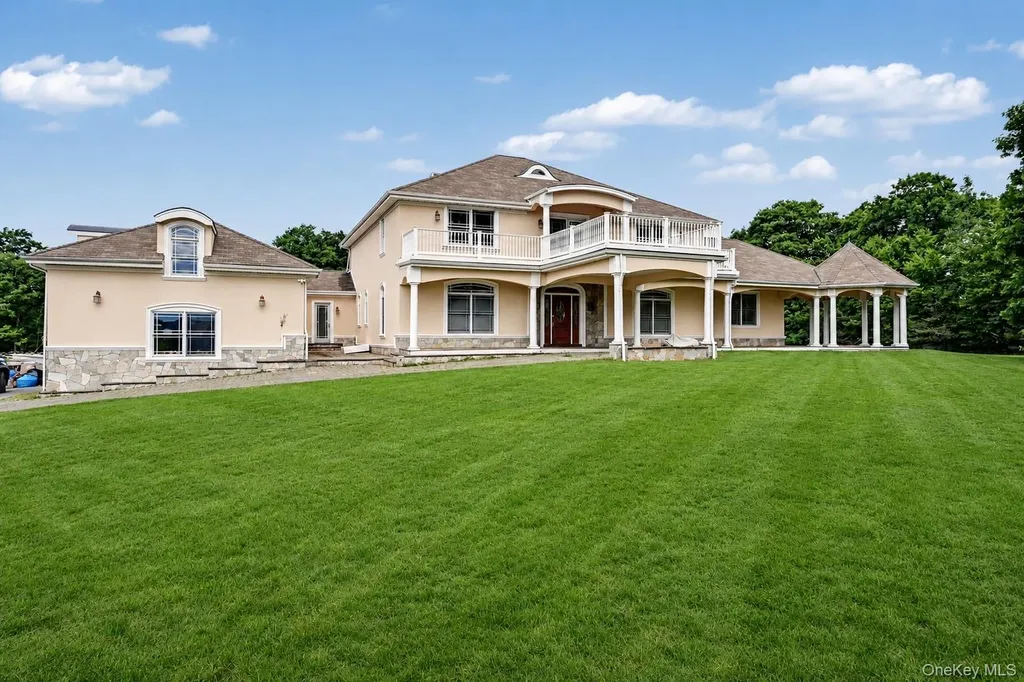 33 Manor Road Patterson NY 12563