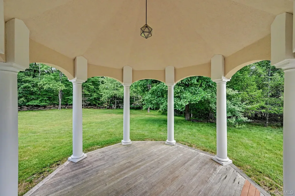 33 Manor Road Patterson NY 12563