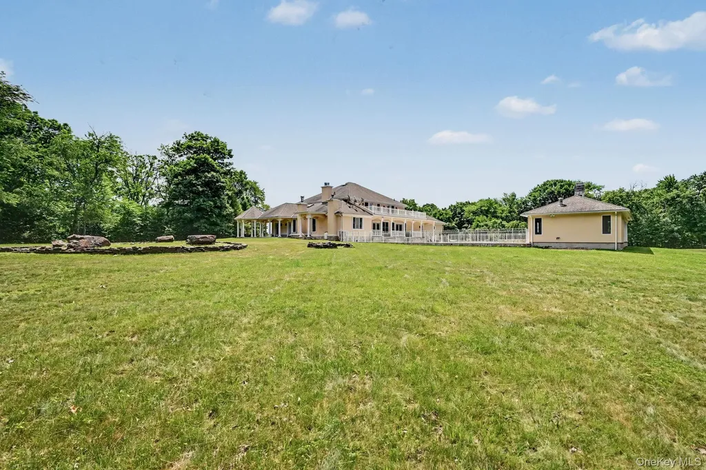 33 Manor Road Patterson NY 12563