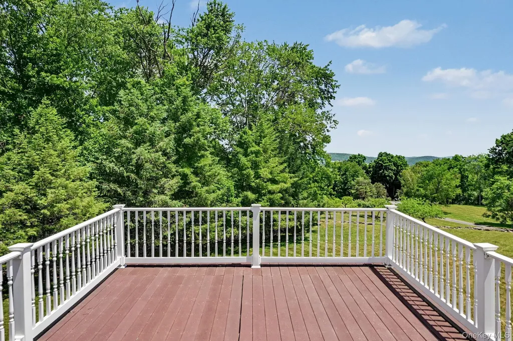 33 Manor Road Patterson NY 12563