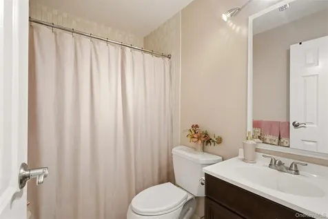 112 The Glen Glen Head NY 11545
