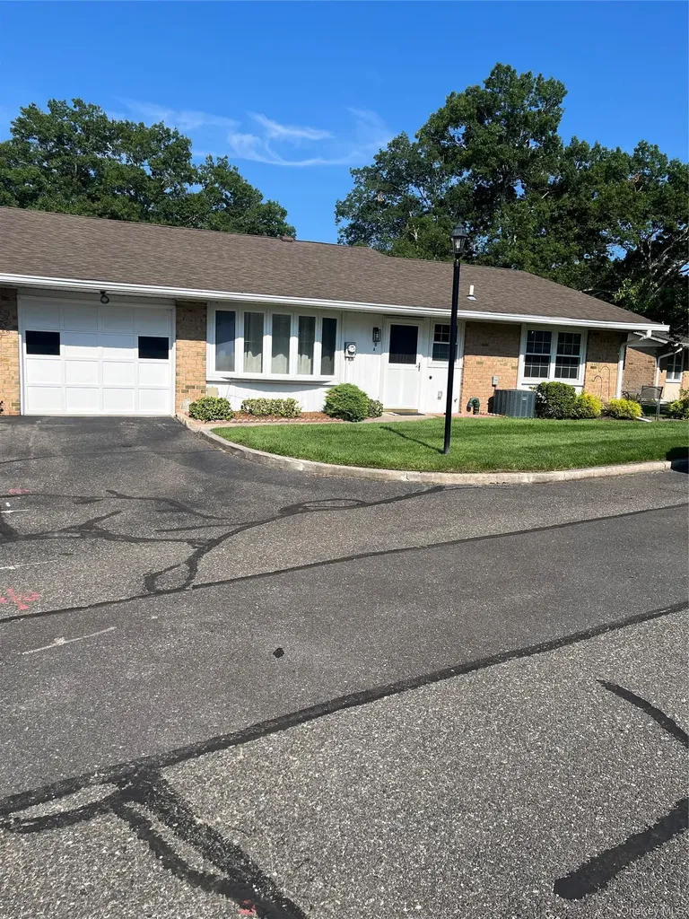 318 Woodbridge Drive Ridge NY 11961