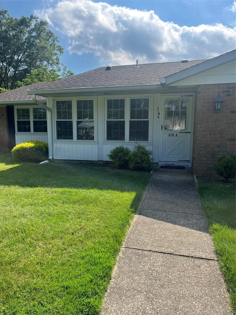 318 Woodbridge Drive Ridge NY 11961