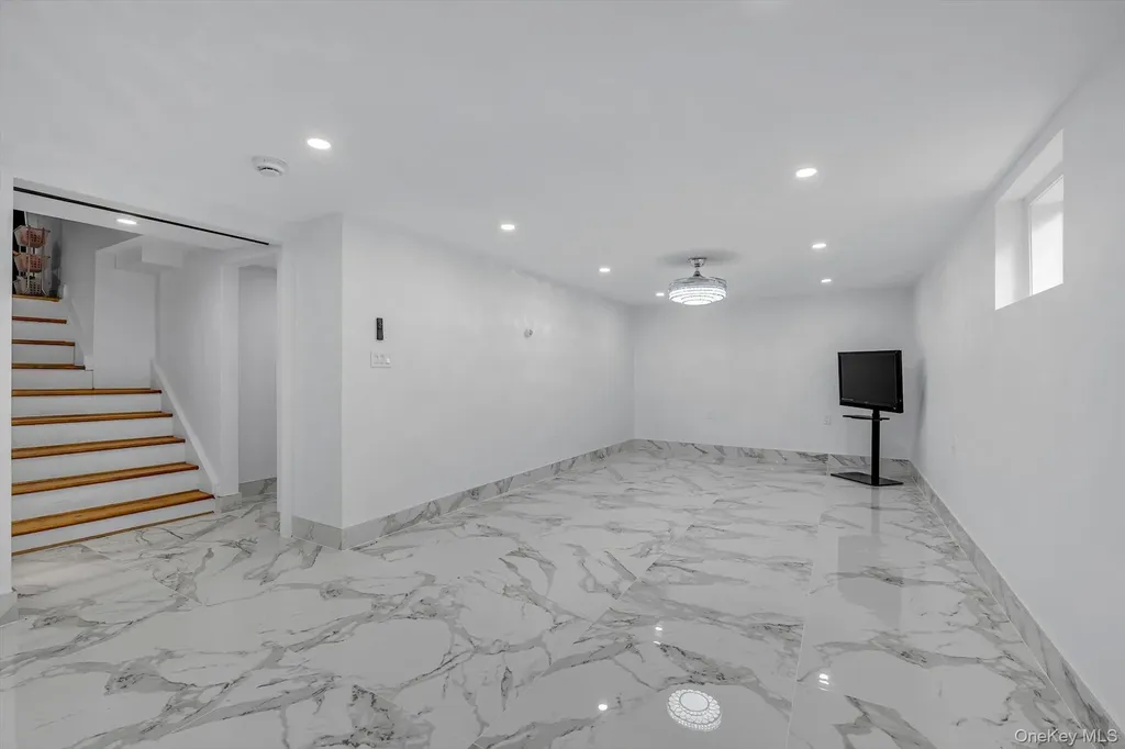 206-15 Richland Avenue Oakland Gardens NY 11364
