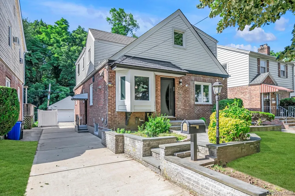 206-15 Richland Avenue Oakland Gardens NY 11364