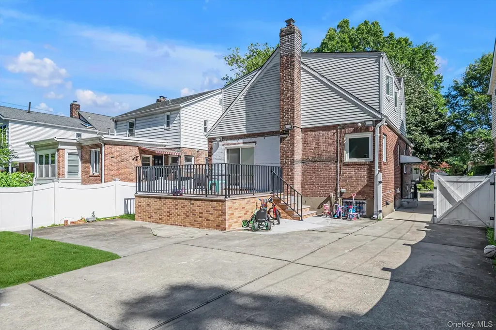 206-15 Richland Avenue Oakland Gardens NY 11364