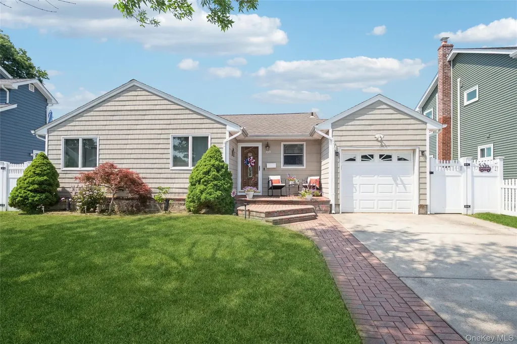 389 Briarwood Road Massapequa NY 11758