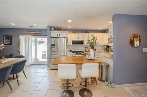389 Briarwood Road Massapequa NY 11758