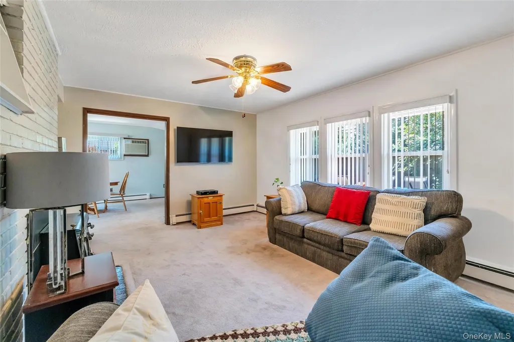 26 Berry Lane Hicksville NY 11801