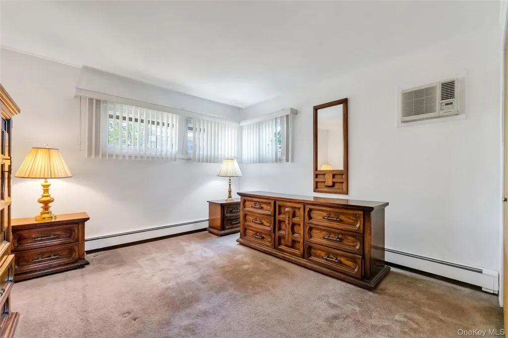 26 Berry Lane Hicksville NY 11801