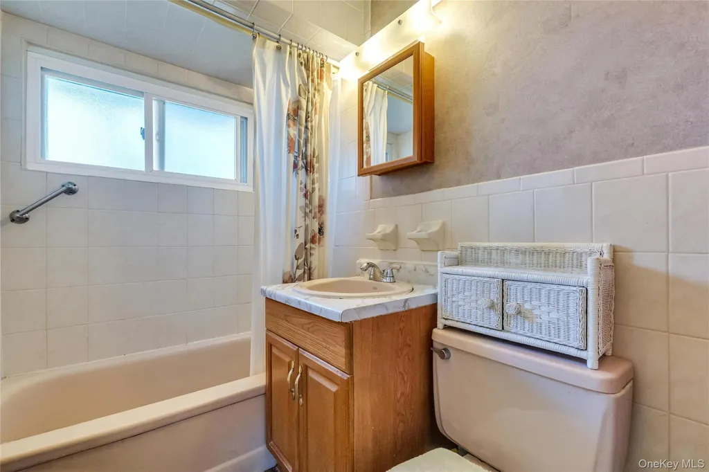 26 Berry Lane Hicksville NY 11801