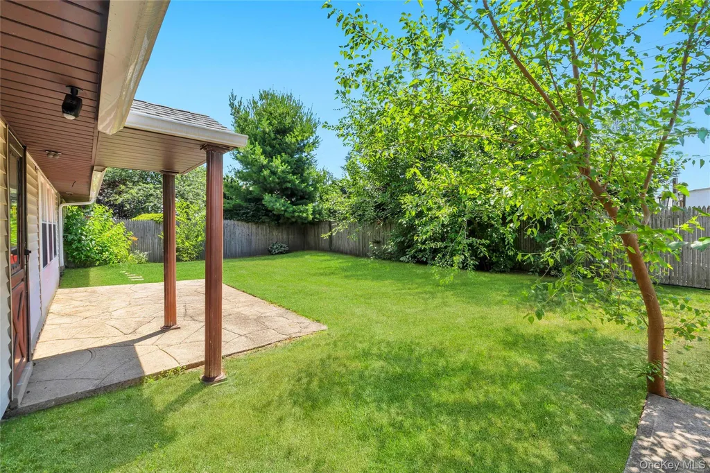 26 Berry Lane Hicksville NY 11801