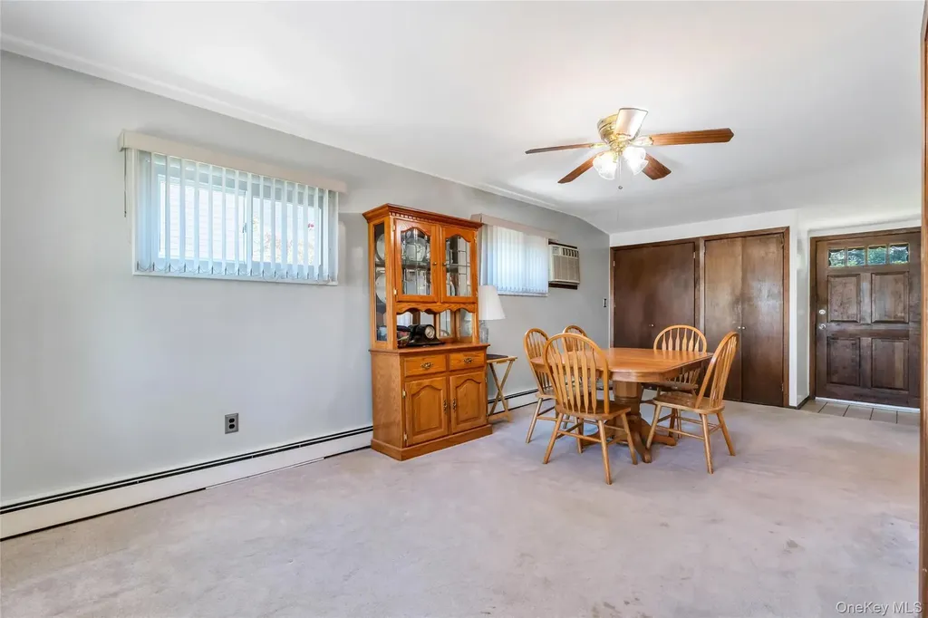 26 Berry Lane Hicksville NY 11801
