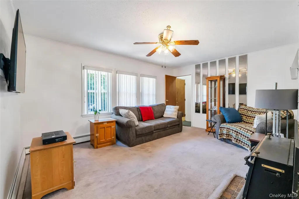 26 Berry Lane Hicksville NY 11801