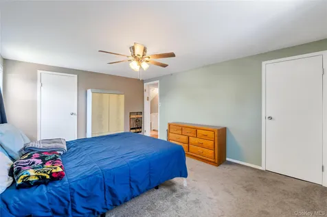 26 Berry Lane Hicksville NY 11801