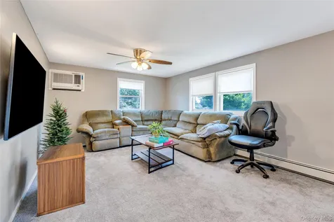 26 Berry Lane Hicksville NY 11801